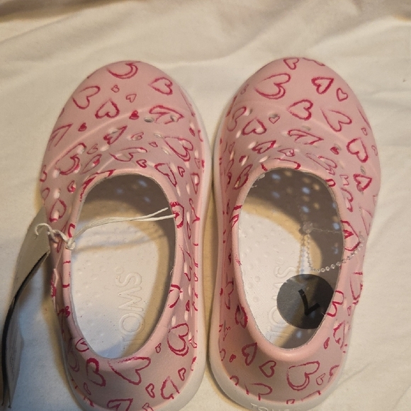 Toms Pink Heart Sneakers with Stretchy Collar - Picture 3 of 4